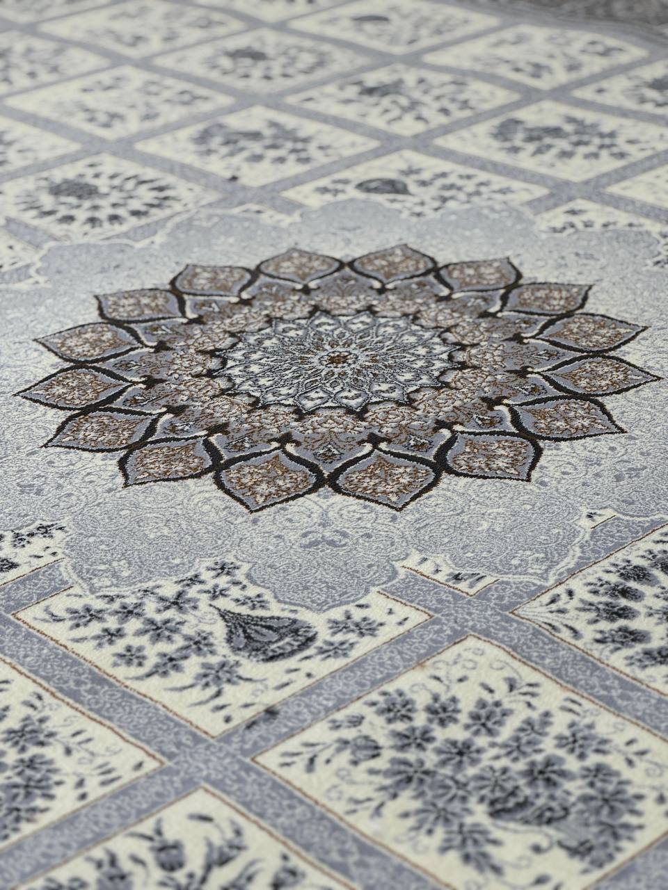 فرش 700 شانه طرح مانلی